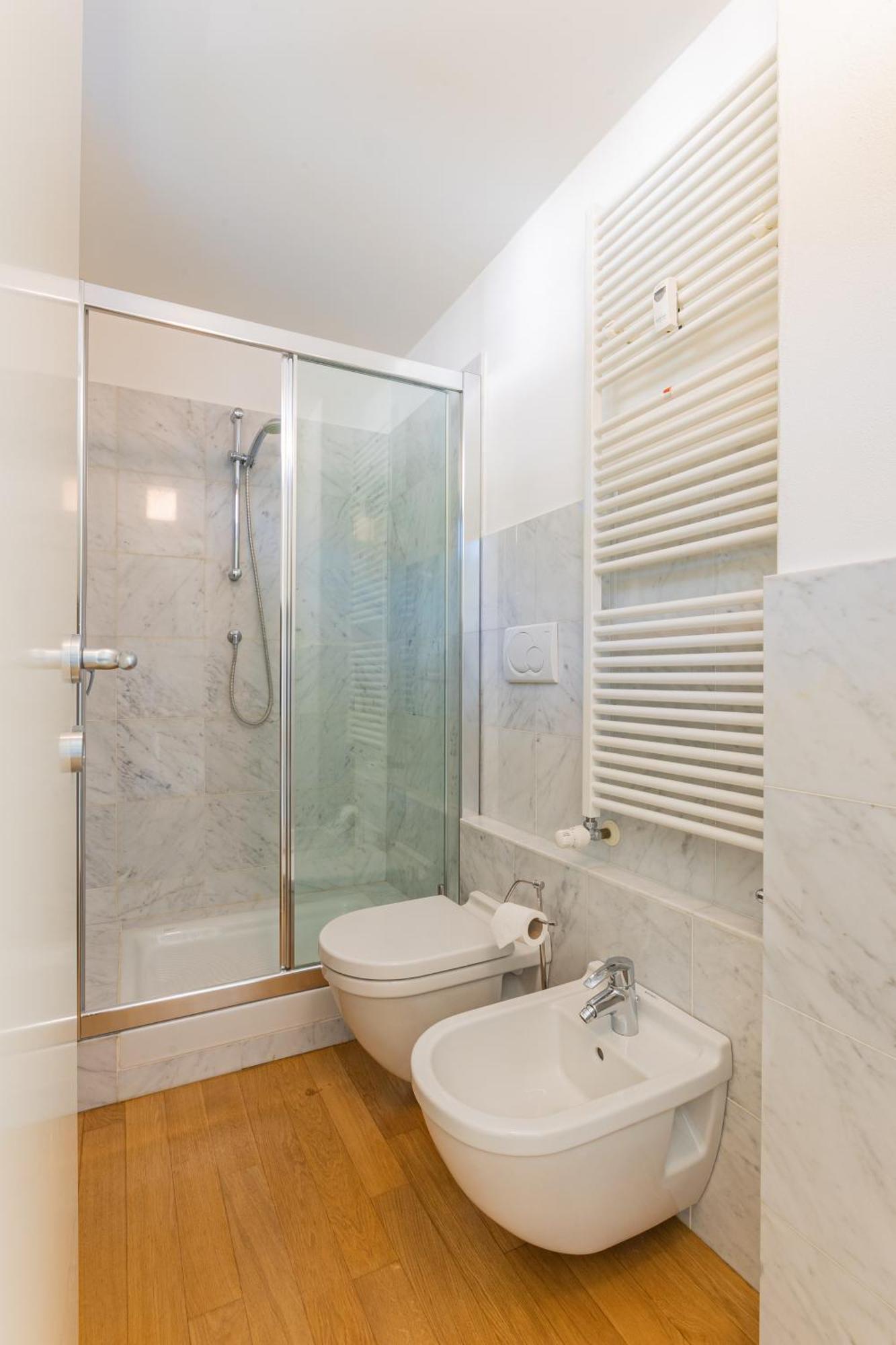 Apartamento Casa Madlen - Bright Attic With Marvelous View Campione dʼItalia Exterior foto